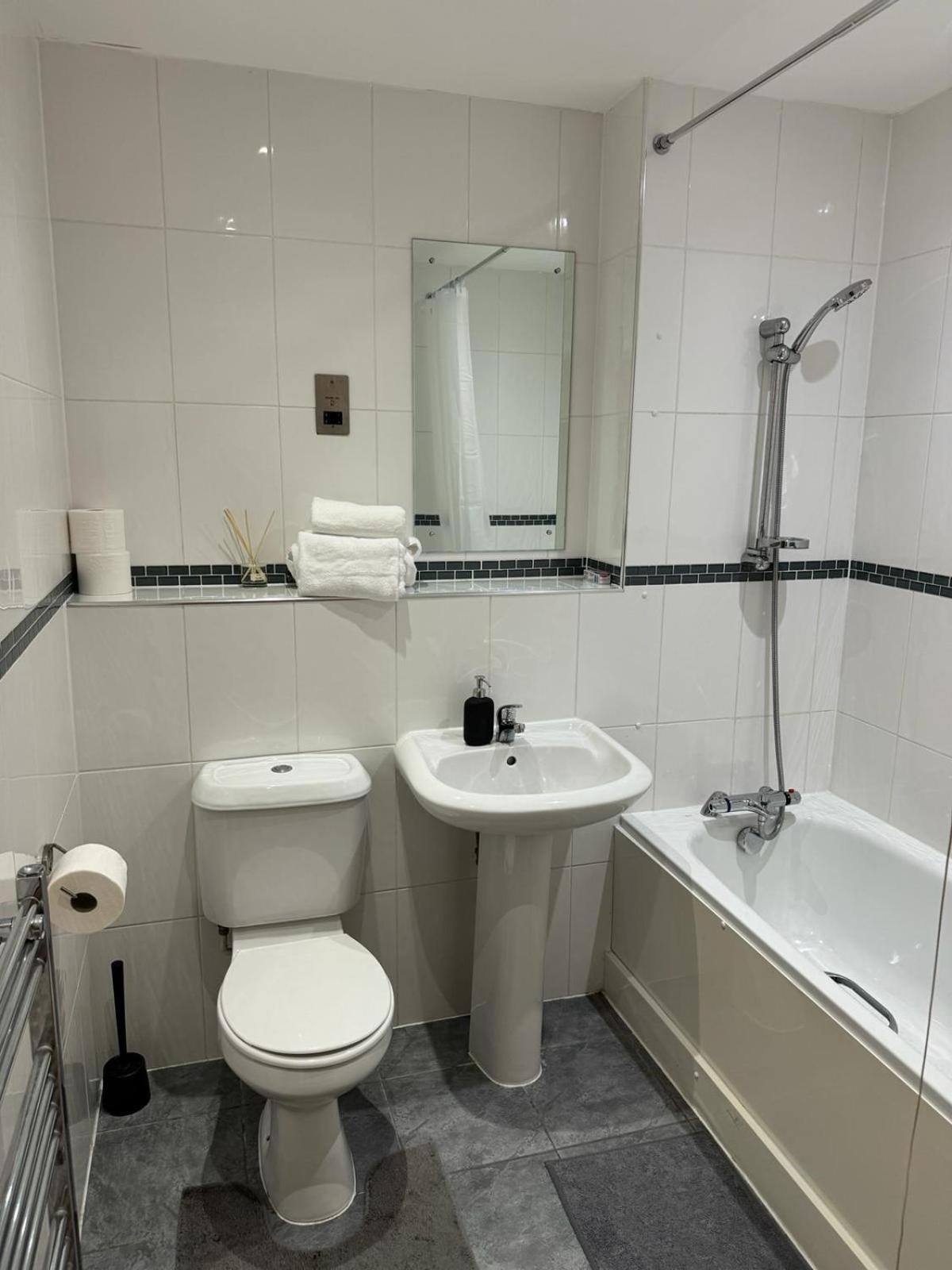 Spacious 2 Bedrooms In Stratford Apartamento