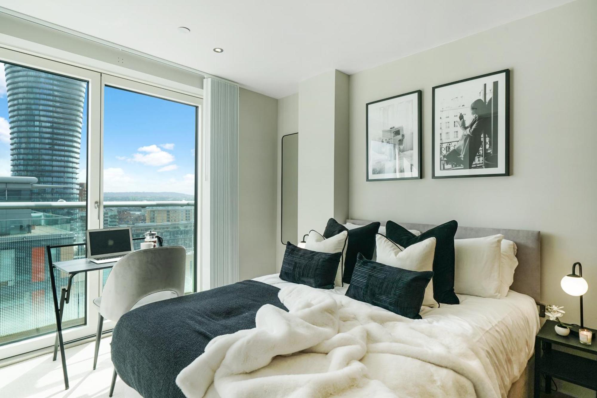 Stunning 2 Bed, 2 Bath High Rise Minutes From Canary Wharf Londres