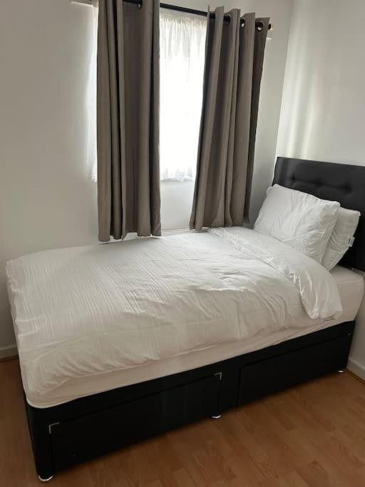 A Luxurious 3 Bed-terrance House Casa de férias Londres
