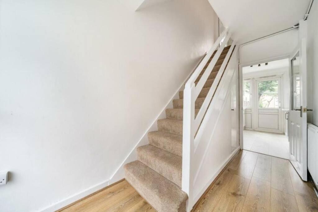 A Luxurious 3 Bed-terrance House Londres