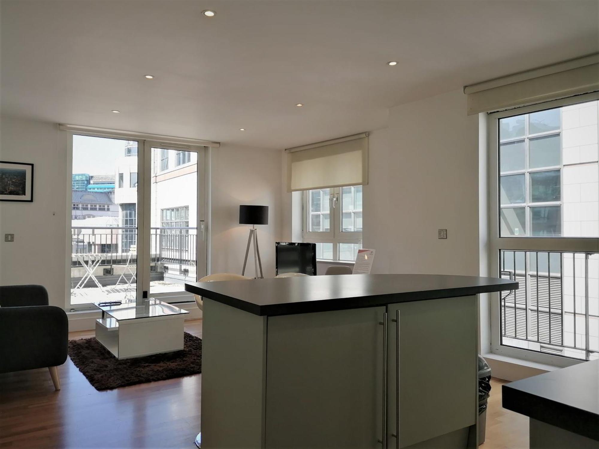 Still Life Tower Hill Executive Apartamento