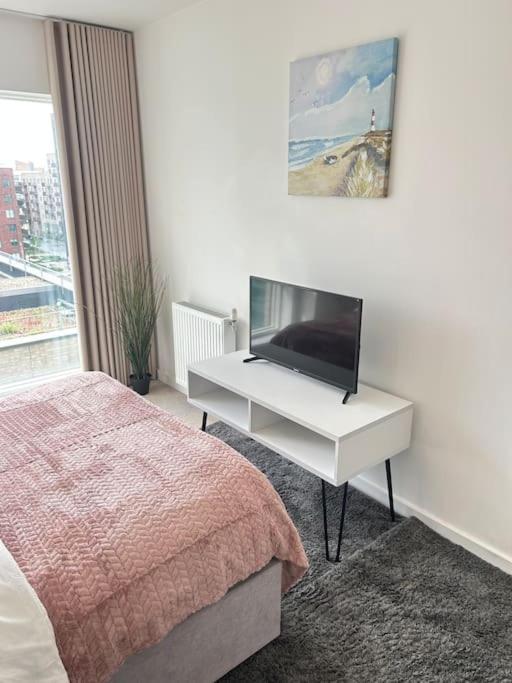 Apartment Contemporary Urban Retreat, 2-bedroom Haven By City Airport *