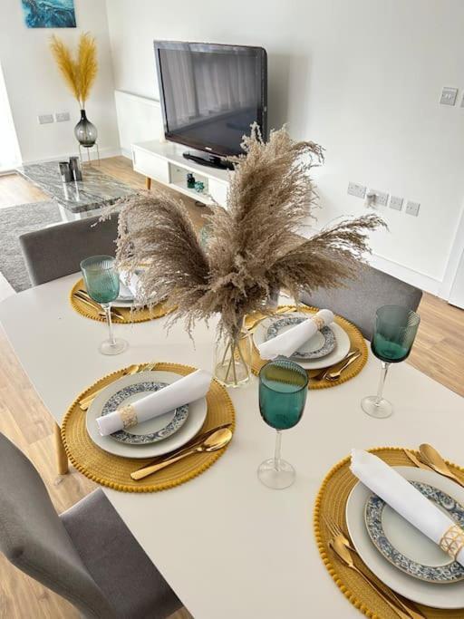 Apartment Contemporary Urban Retreat, 2-bedroom Haven By City Airport London