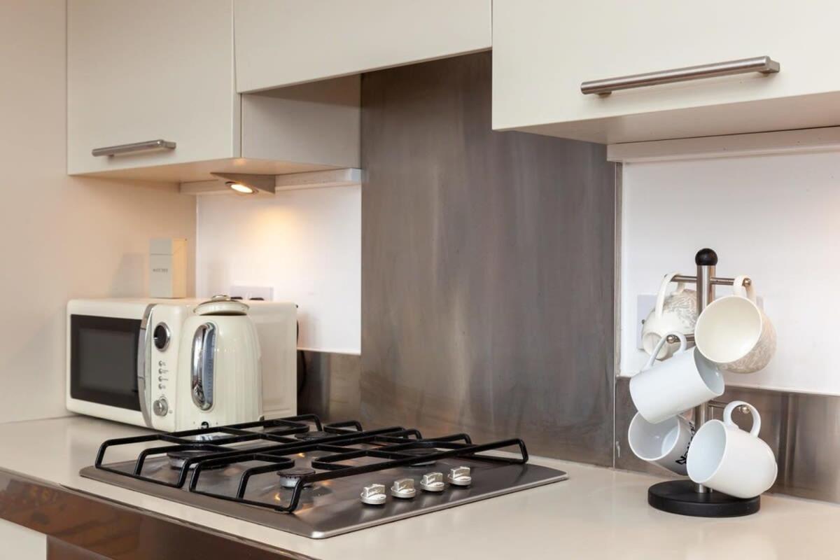 Charming 1 Bedroom In Old School House Londres