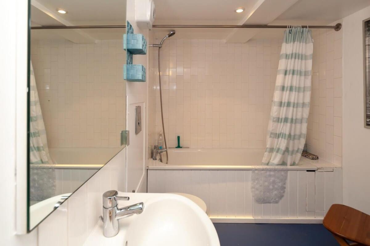 Apartamento Charming 1 Bedroom In Old School House Londres