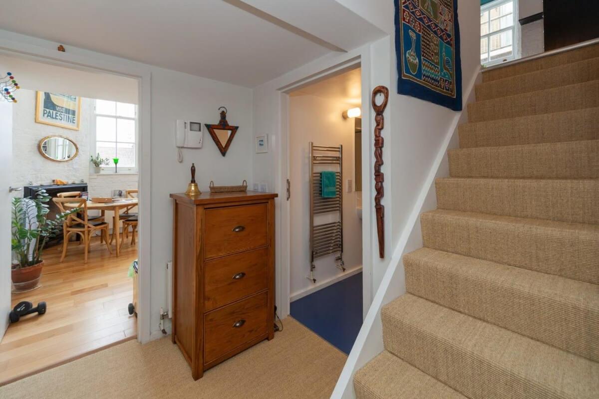 Charming 1 Bedroom In Old School House Londres