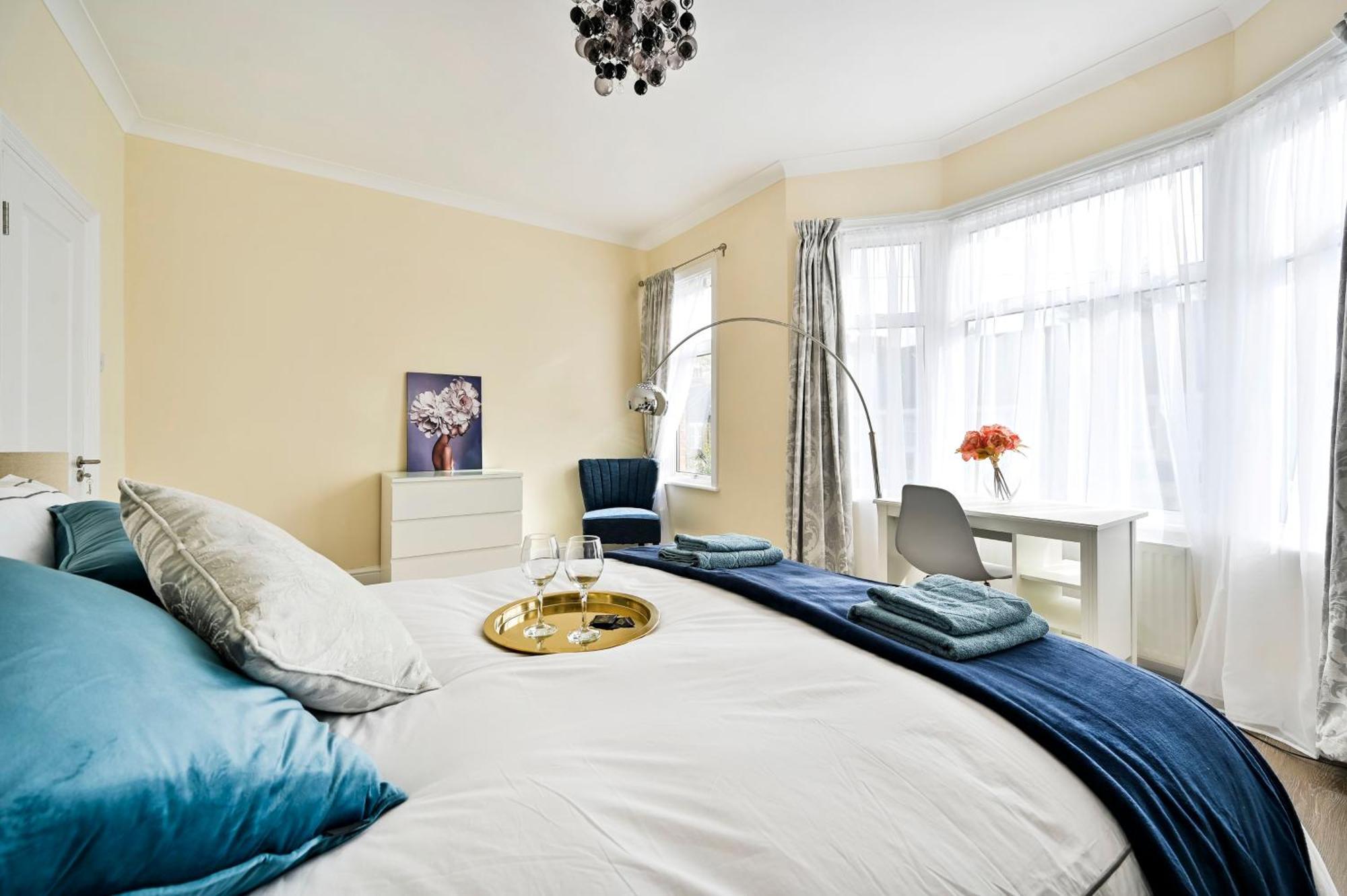 A Two Bedroom A Stride Away From Meridian Greenwich