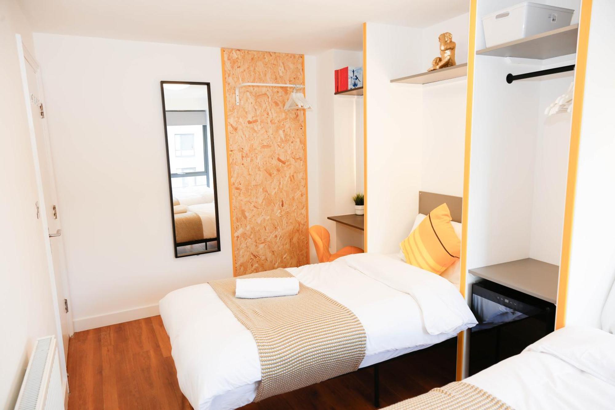 New Luxury In Location Next To Shops, Cafes, Bars & Metro Appartement Londres
