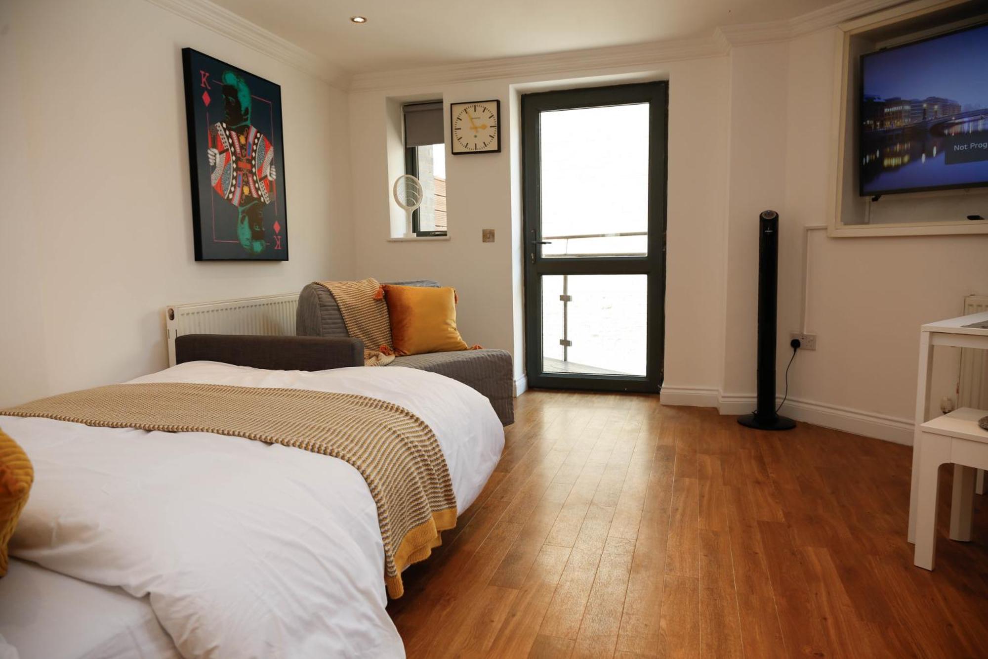 Appartement New Luxury In Location Next To Shops, Cafes, Bars & Metro *