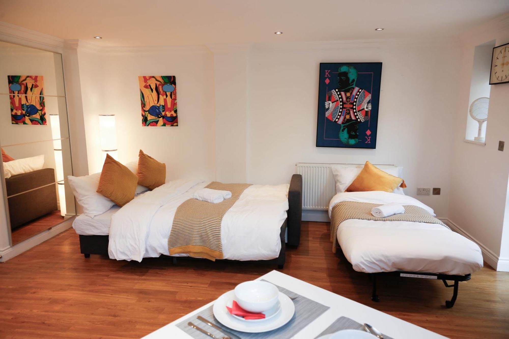 New Luxury In Location Next To Shops, Cafes, Bars & Metro Appartement Londres