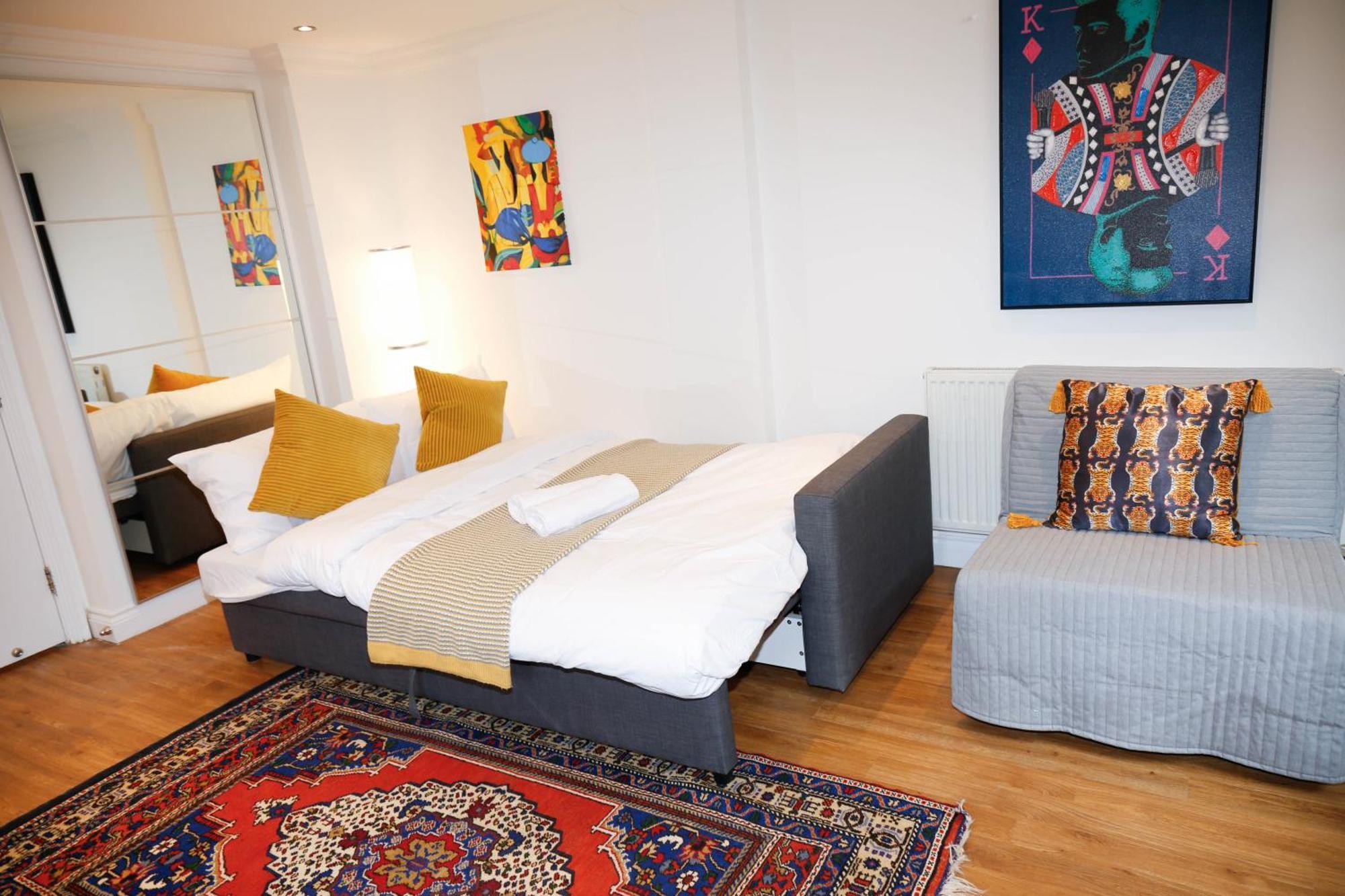 Appartement New Luxury In Location Next To Shops, Cafes, Bars & Metro *