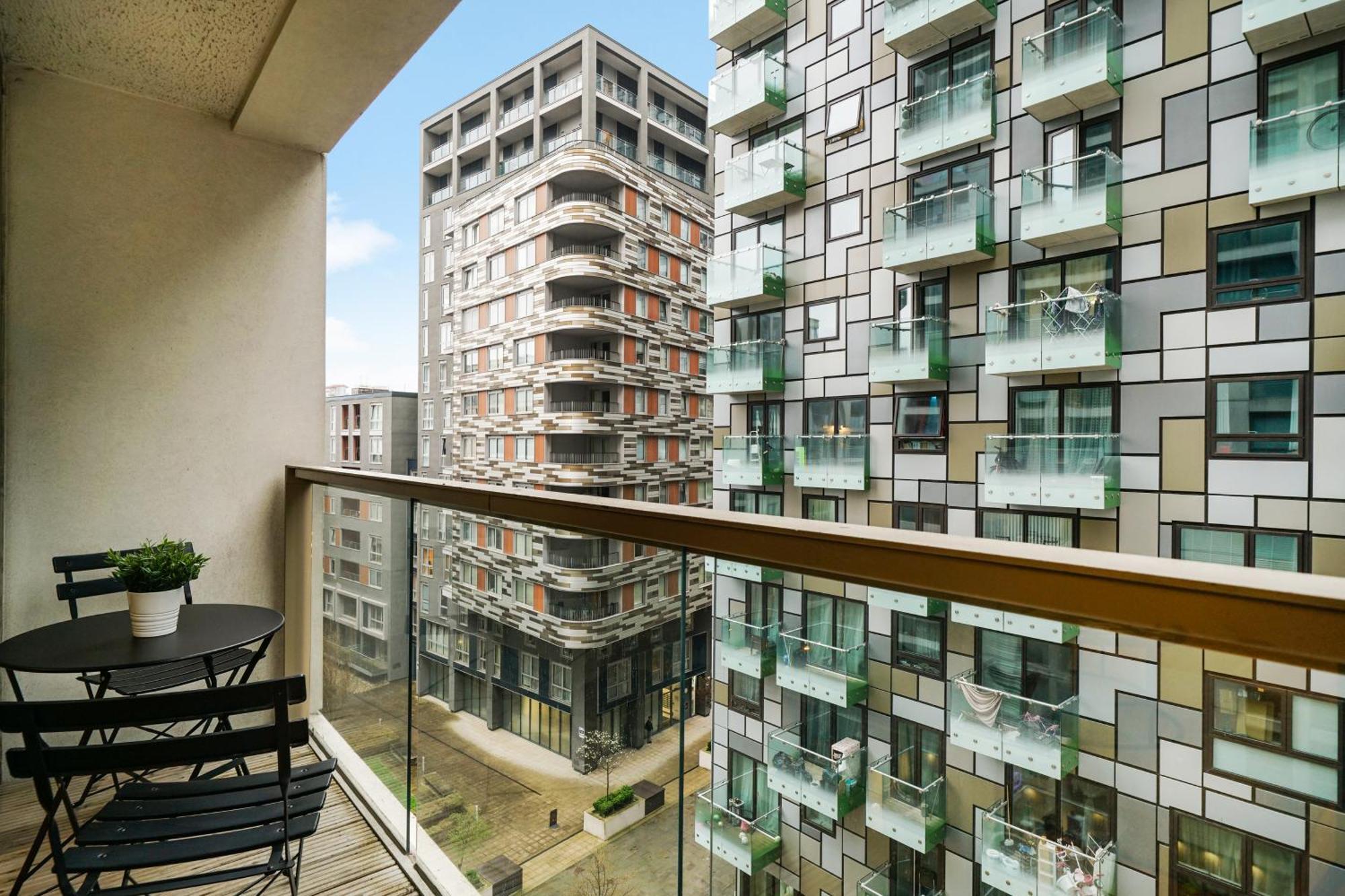 Appartement Spacious 1 Bed Flat With Balcony Minutes Walk To Canary Wharf