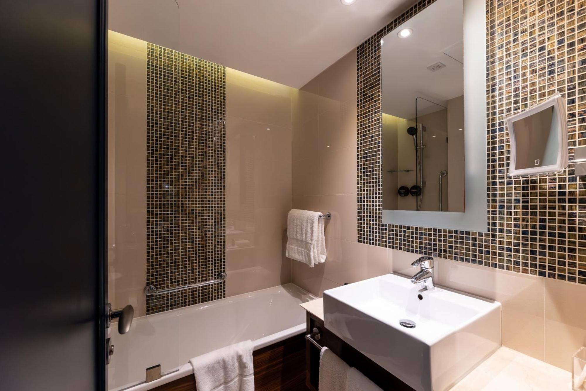100 Queen's Gate London, Curio Collection By Hilton 5*