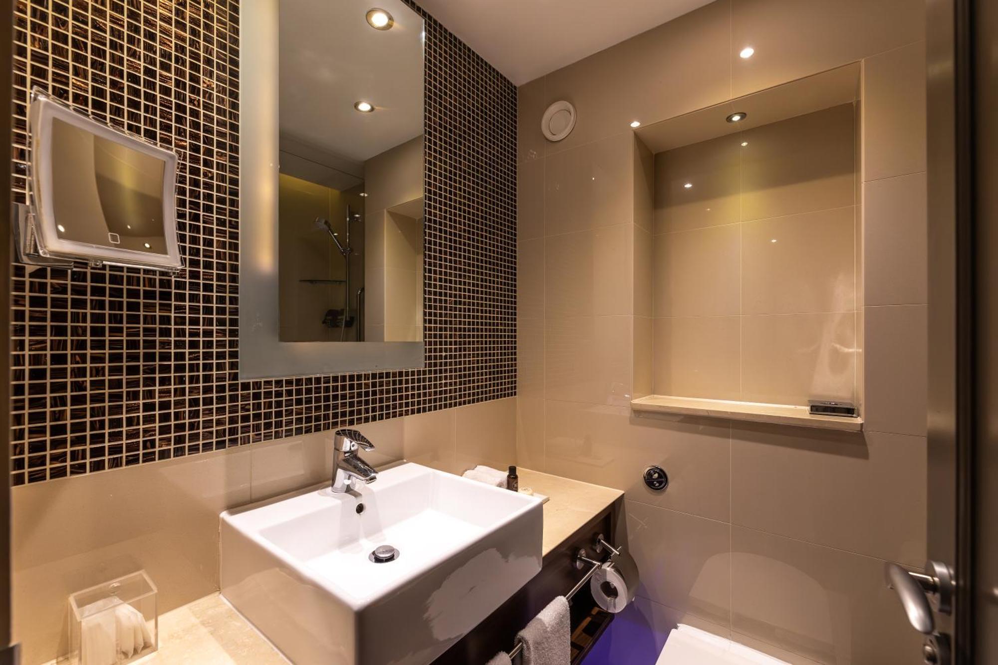 100 Queen's Gate London, Curio Collection By Hilton 5*