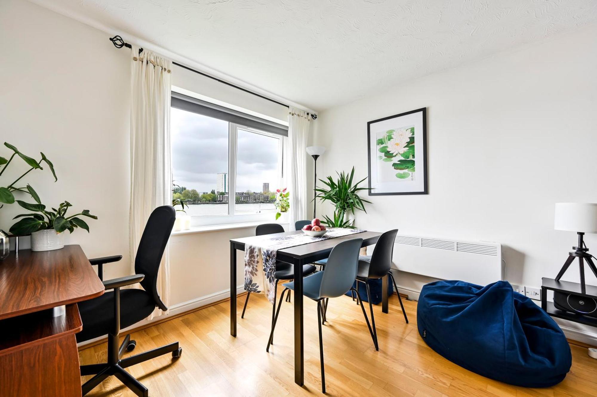 Apartment River Views From Canary Wharf