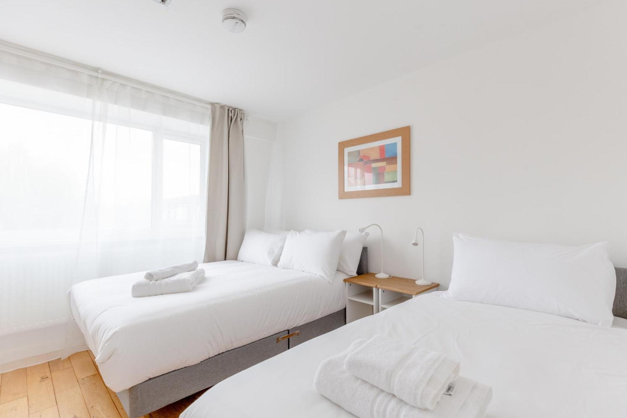 Spacious 4bd Near Excel London! Hébergement de vacances