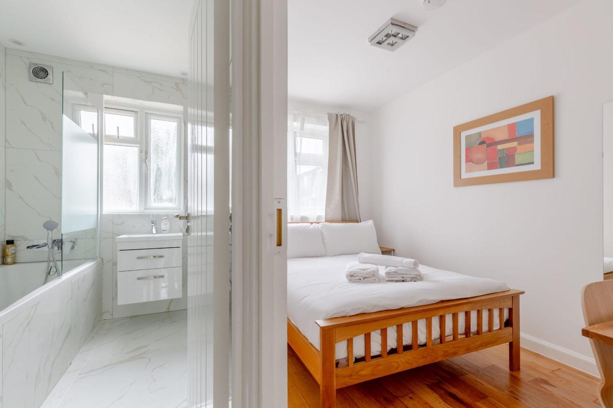 Spacious 4bd Near Excel London! Hébergement de vacances *