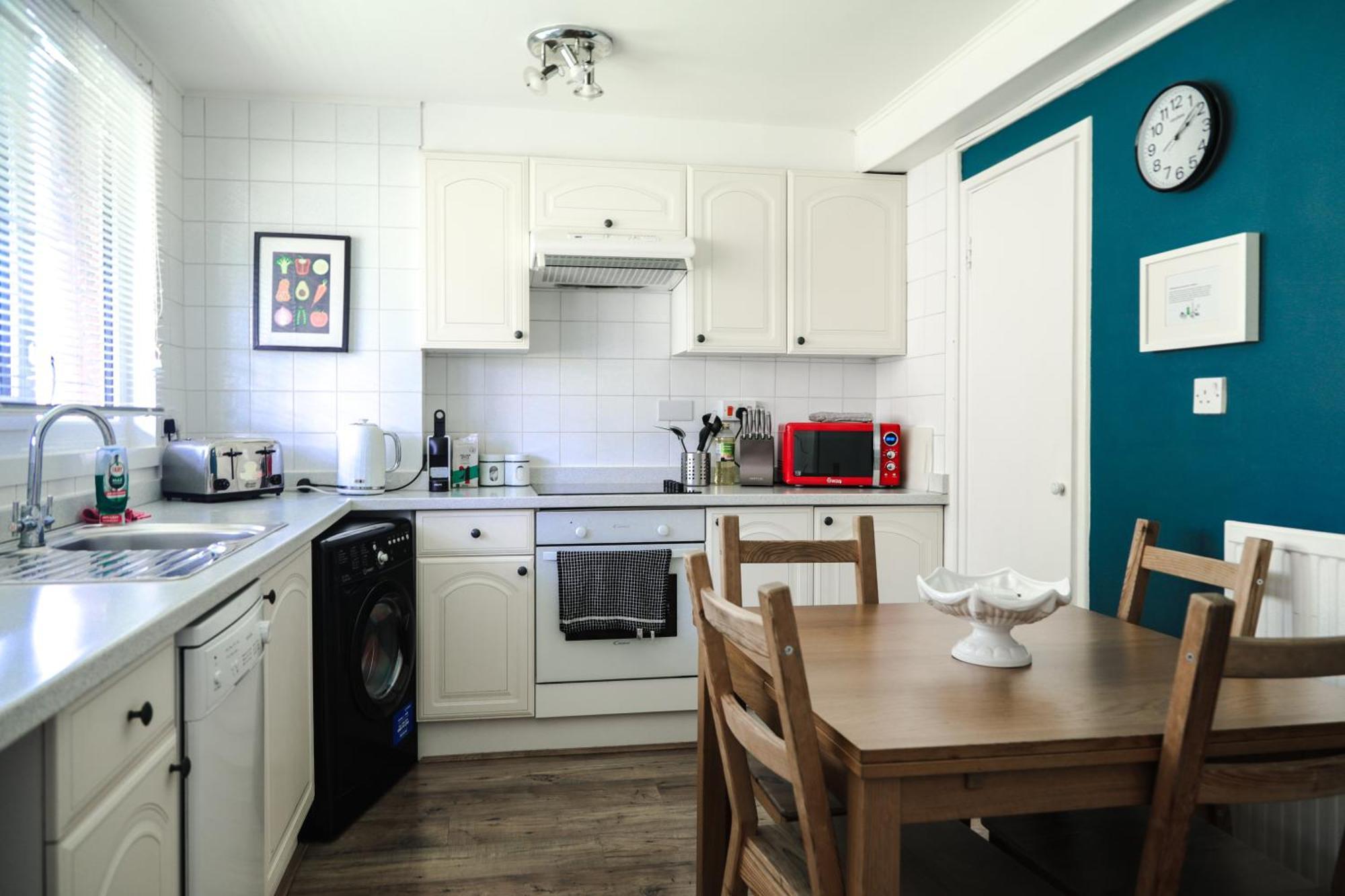 Modern Central Family-home For 6