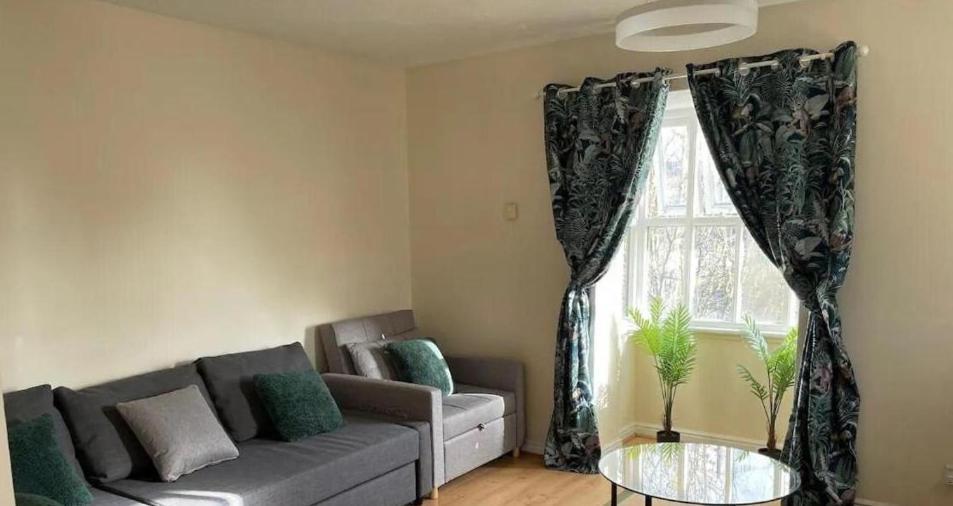Appartement 4min Walk Uni Of East 1br
