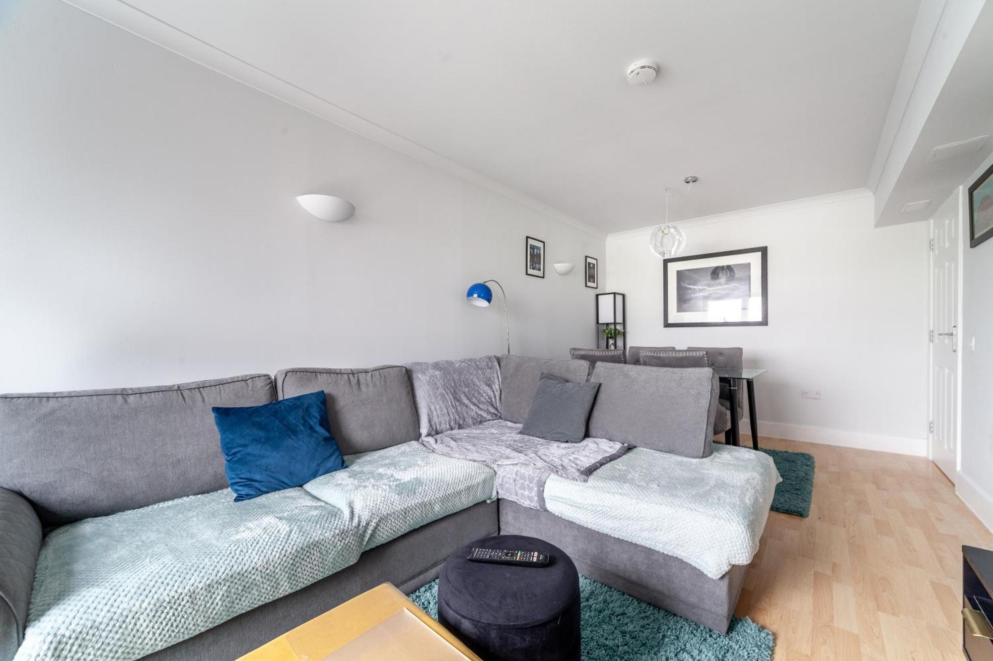 Apartment Stylish Chic Retreat: 1-bed, Near Canary Wharf *