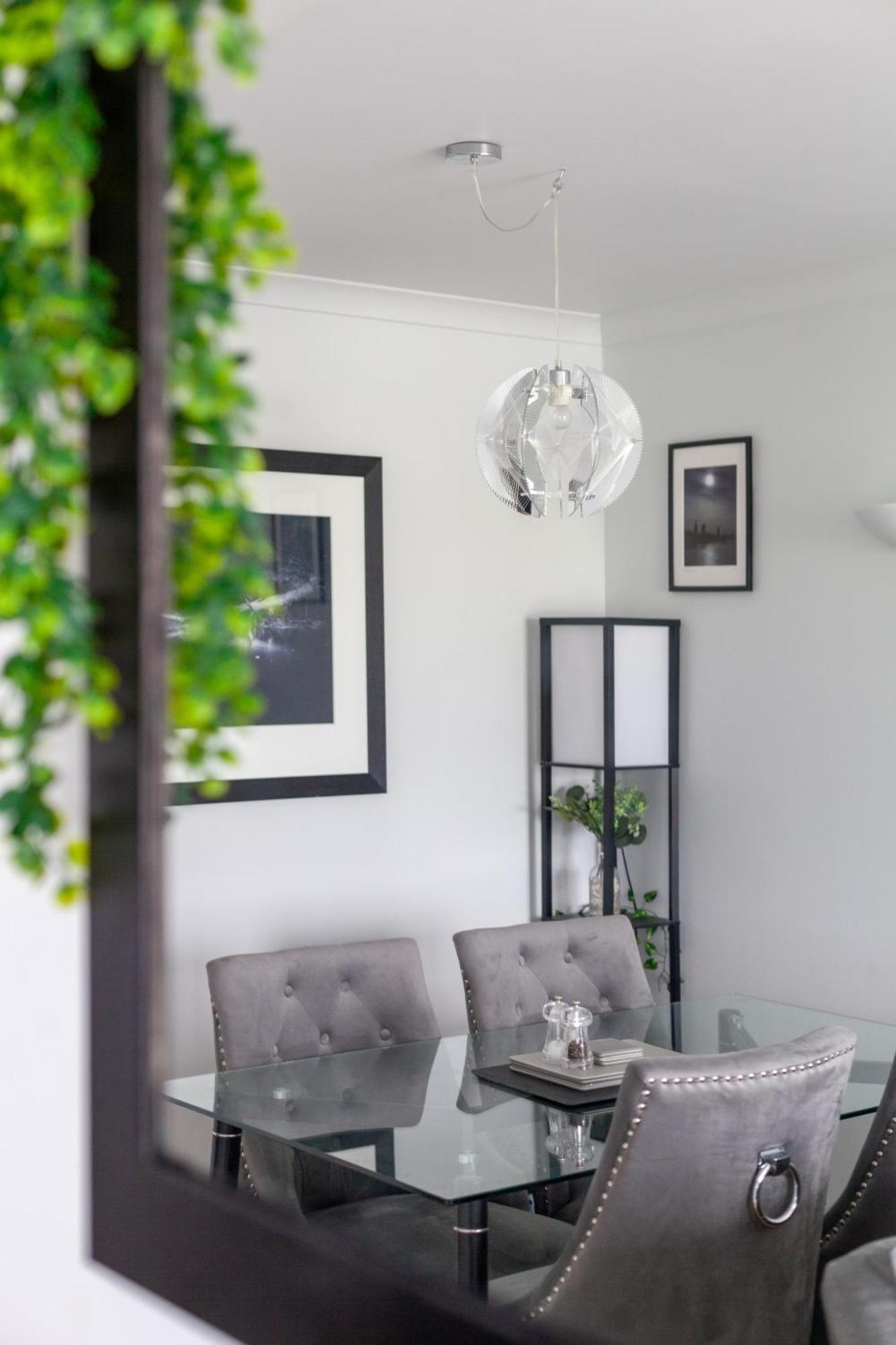 Apartment Stylish Chic Retreat: 1-bed, Near Canary Wharf