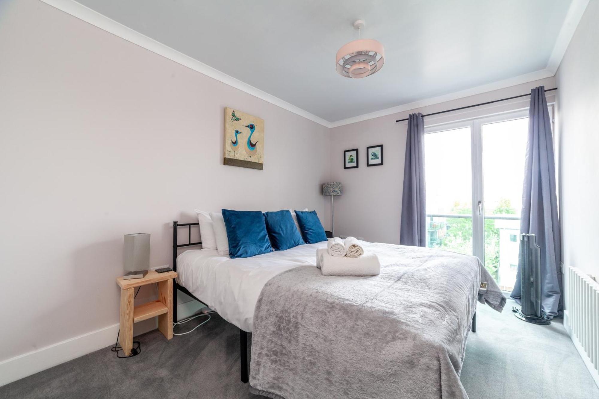 Apartment Stylish Chic Retreat: 1-bed, Near Canary Wharf *