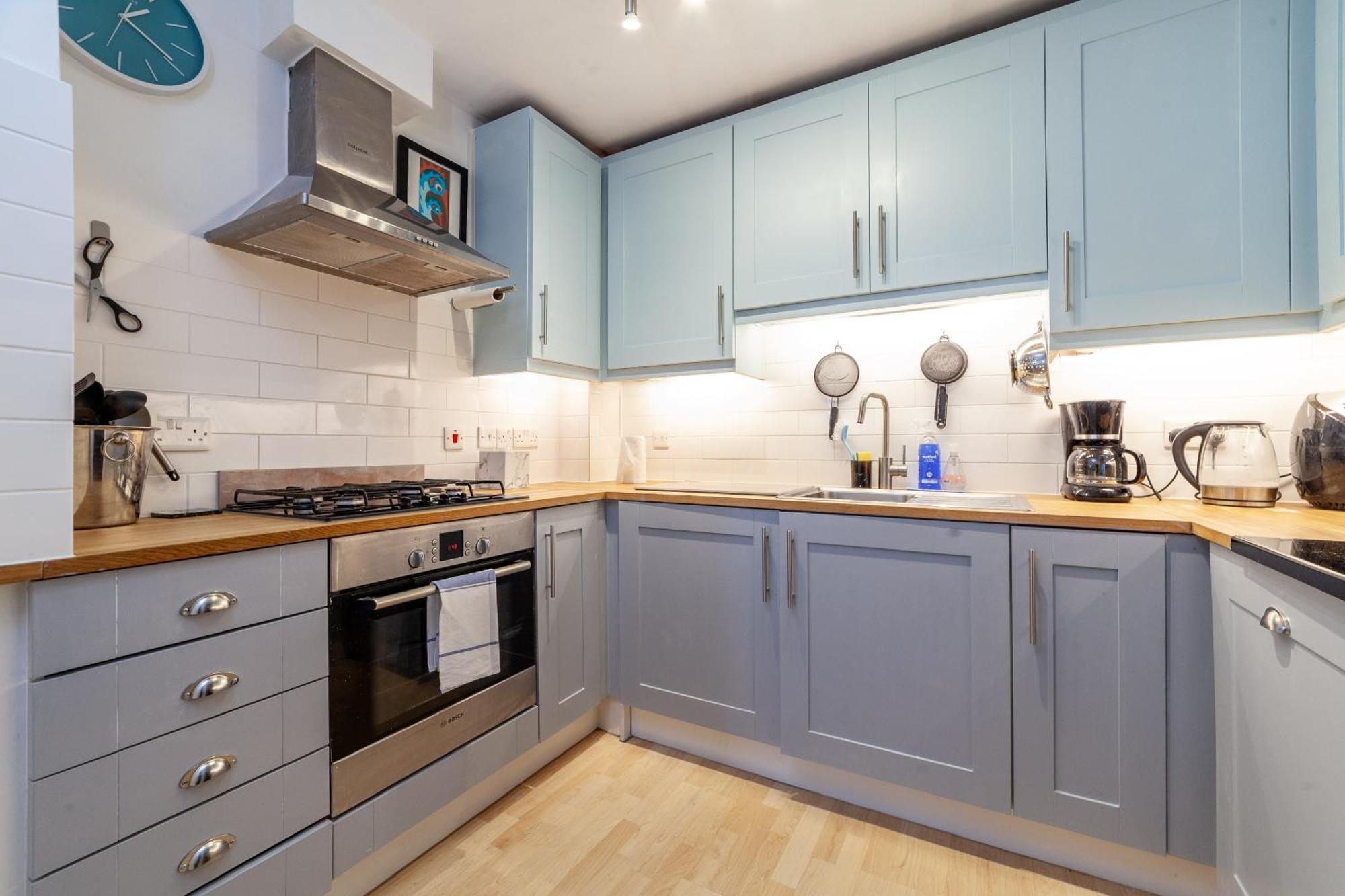 Stylish Chic Retreat: 1-bed, Near Canary Wharf London