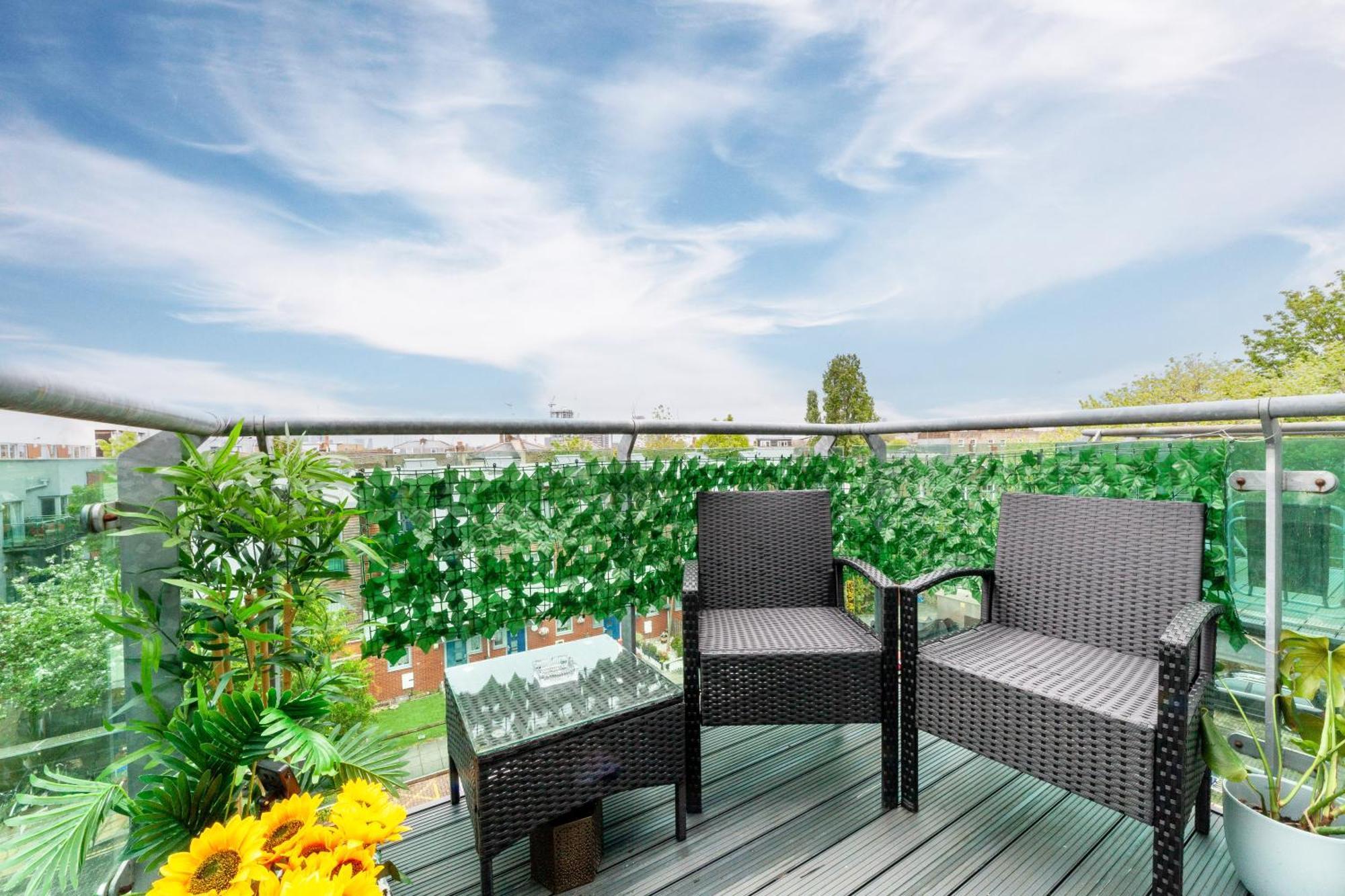 Stylish Chic Retreat: 1-bed, Near Canary Wharf London