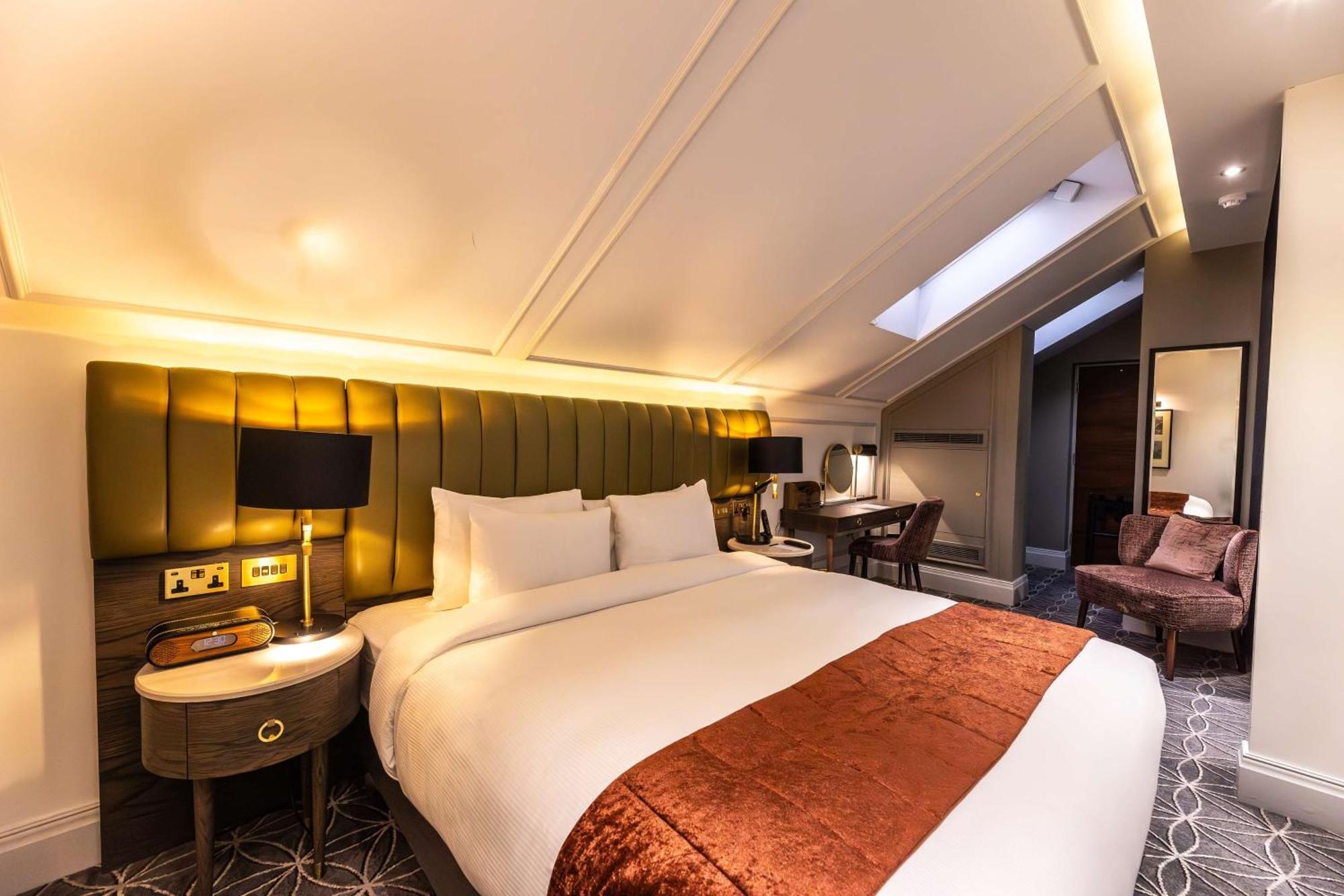100 Queen's Gate London, Curio Collection By Hilton