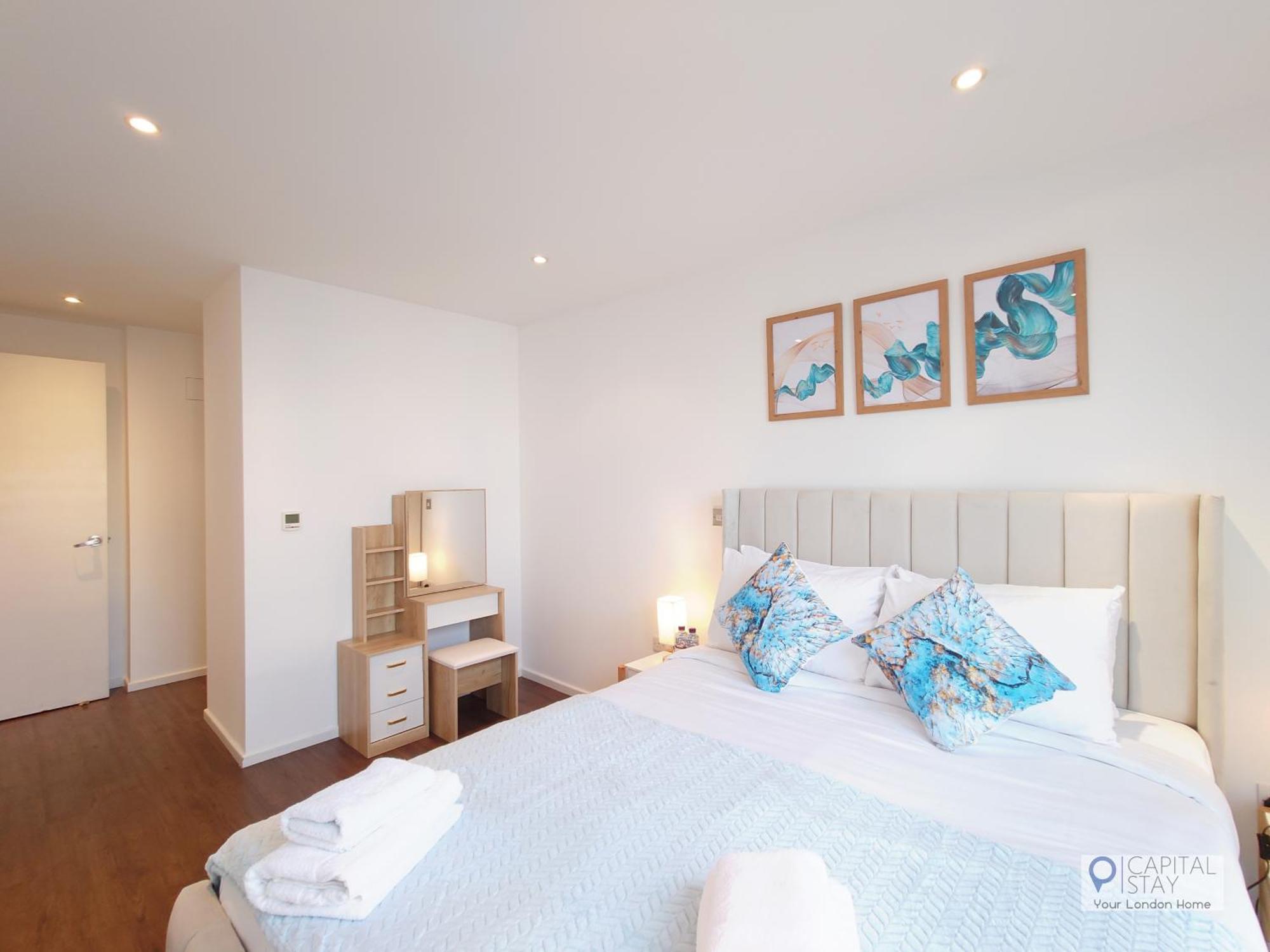 Deluxe Two Bed By Excel & O2 *