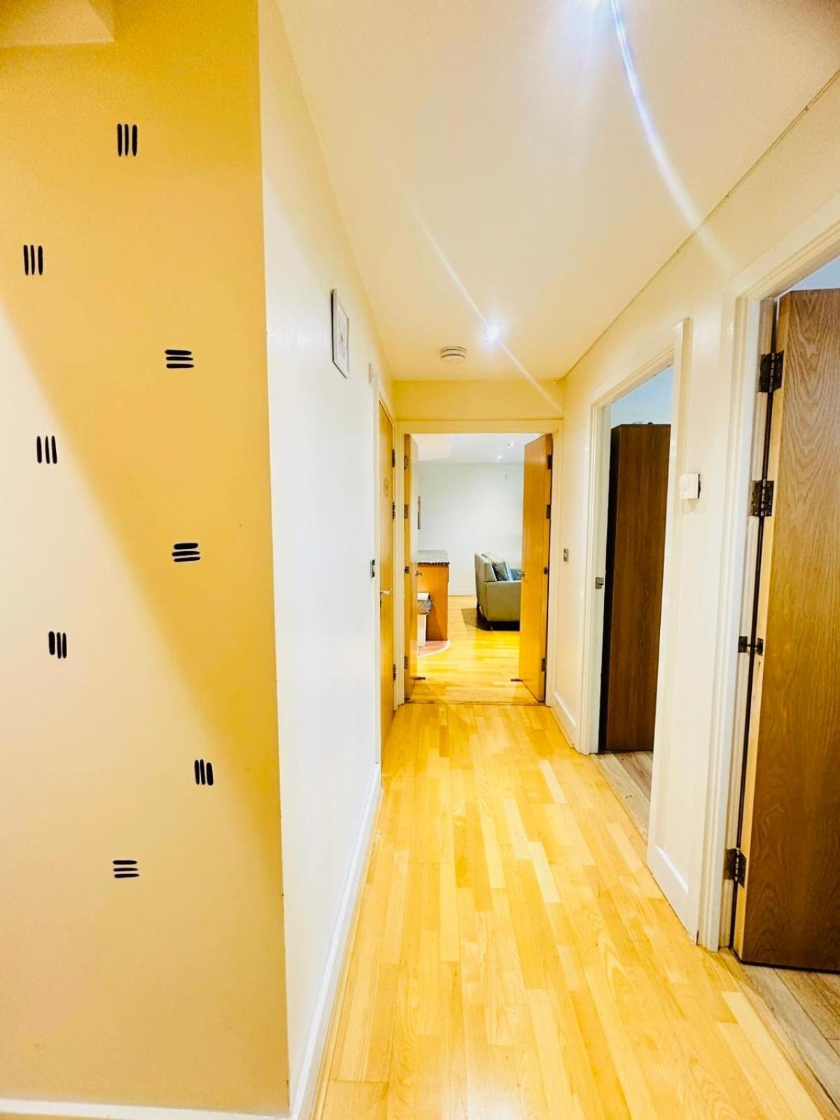 Modern 2bed 2bath Canary Wharf - Upto 5 Person * Londres