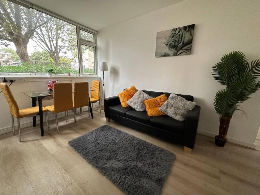 Spacious 2 Bedroom In Hoxton Apartment London
