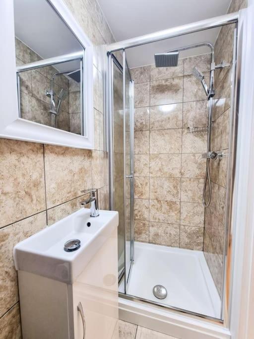 Stylish And Cosy 2 In W Private Parking Apartamento Londres