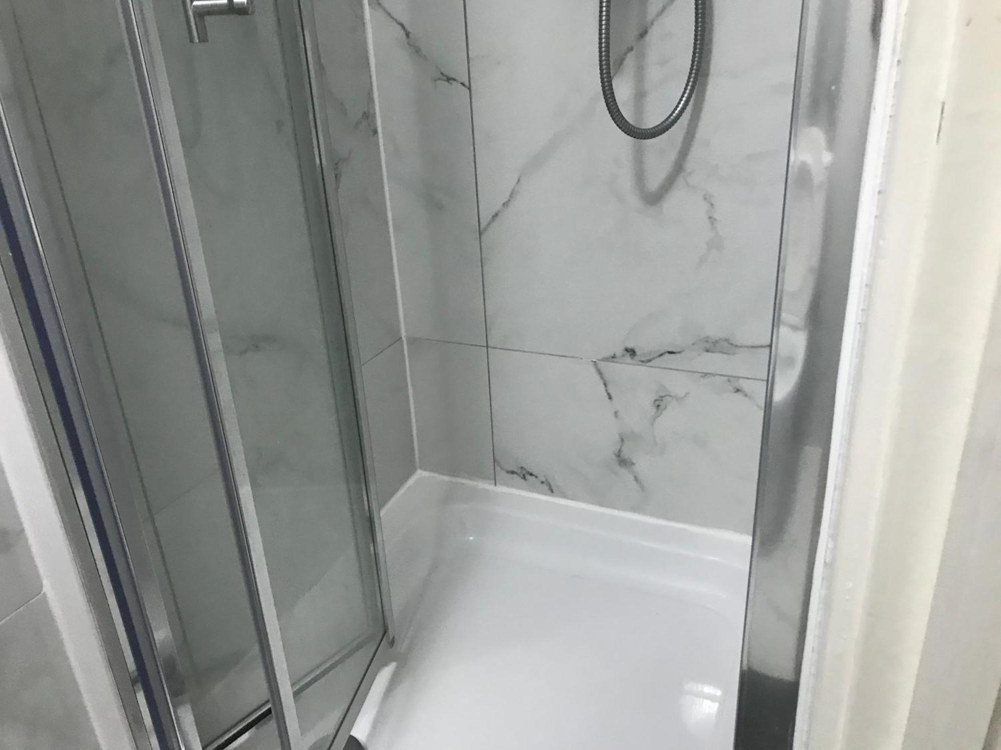 Apartamento Ensuite With Kitchen Ext Large With Balcony In Zone 2 Londres