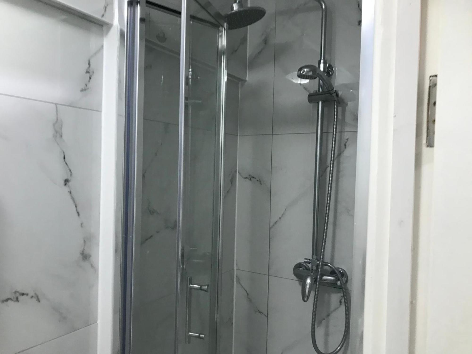 Ensuite With Kitchen Ext Large With Balcony In Zone 2 Apartamento *