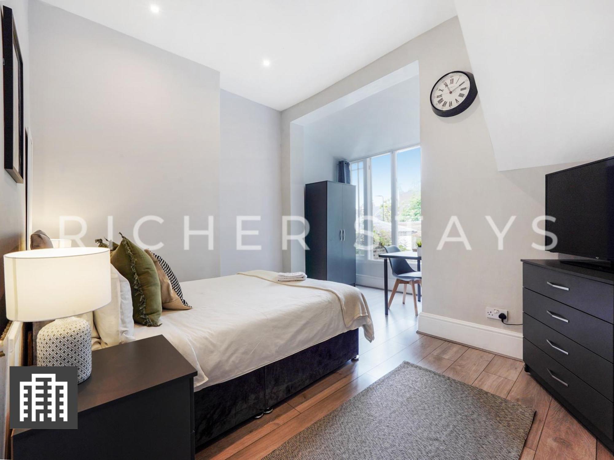 Hackney Guest Hotel *