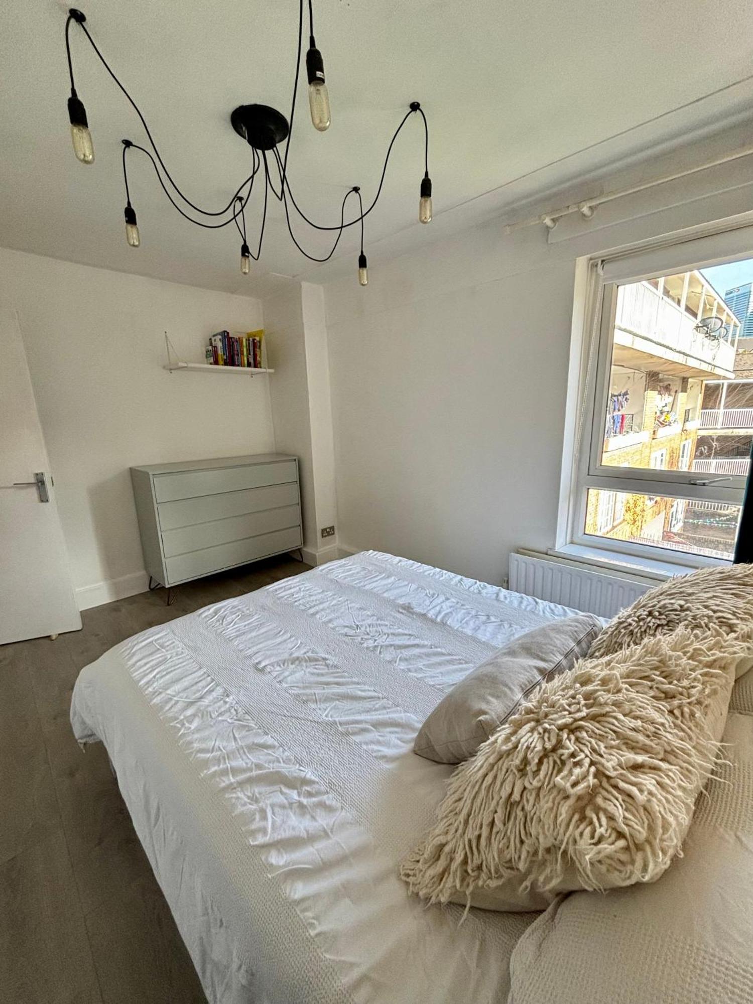 2 Bed, Open Plan, Modernised Flat, Canary Wharf *