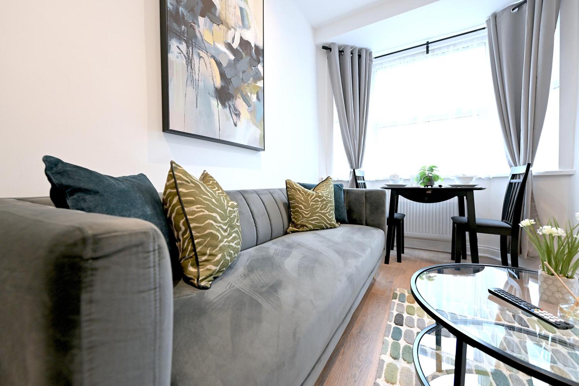 Bright & Large 3 Bed Flat In Apartamento
