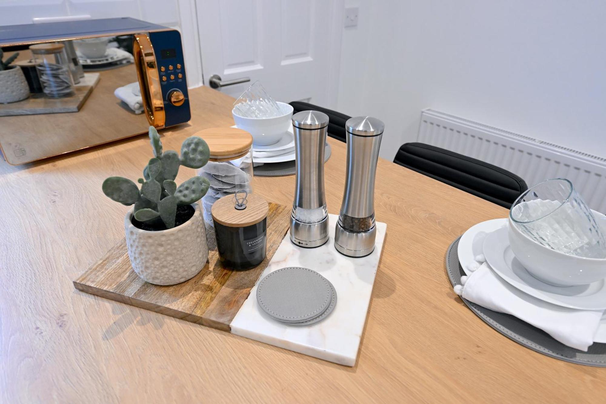 Bright & Large 3 Bed Flat In