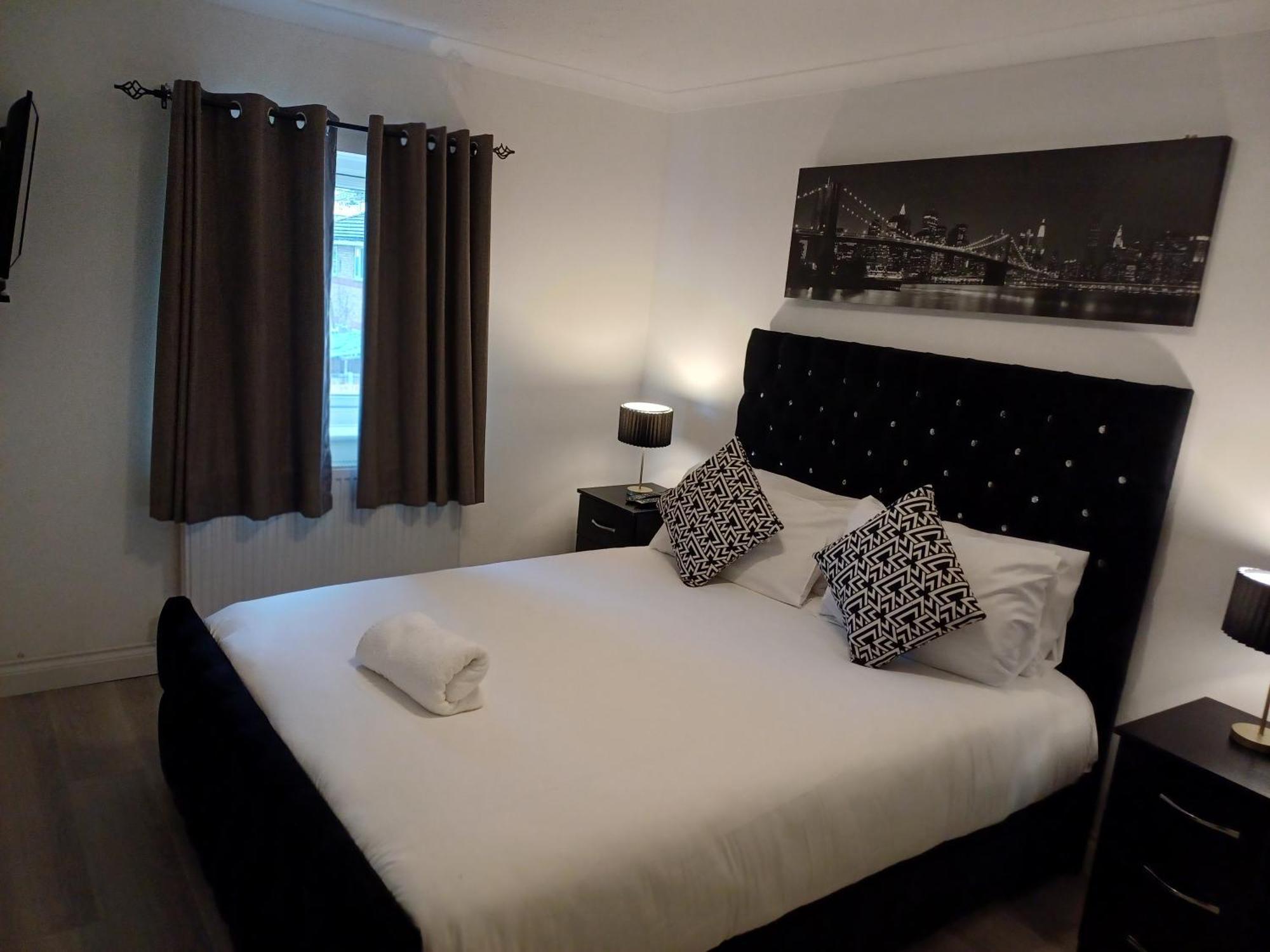 Fantastic Cozy 3bed Hse Excel Free Parking Wifi Sleeps 6 *