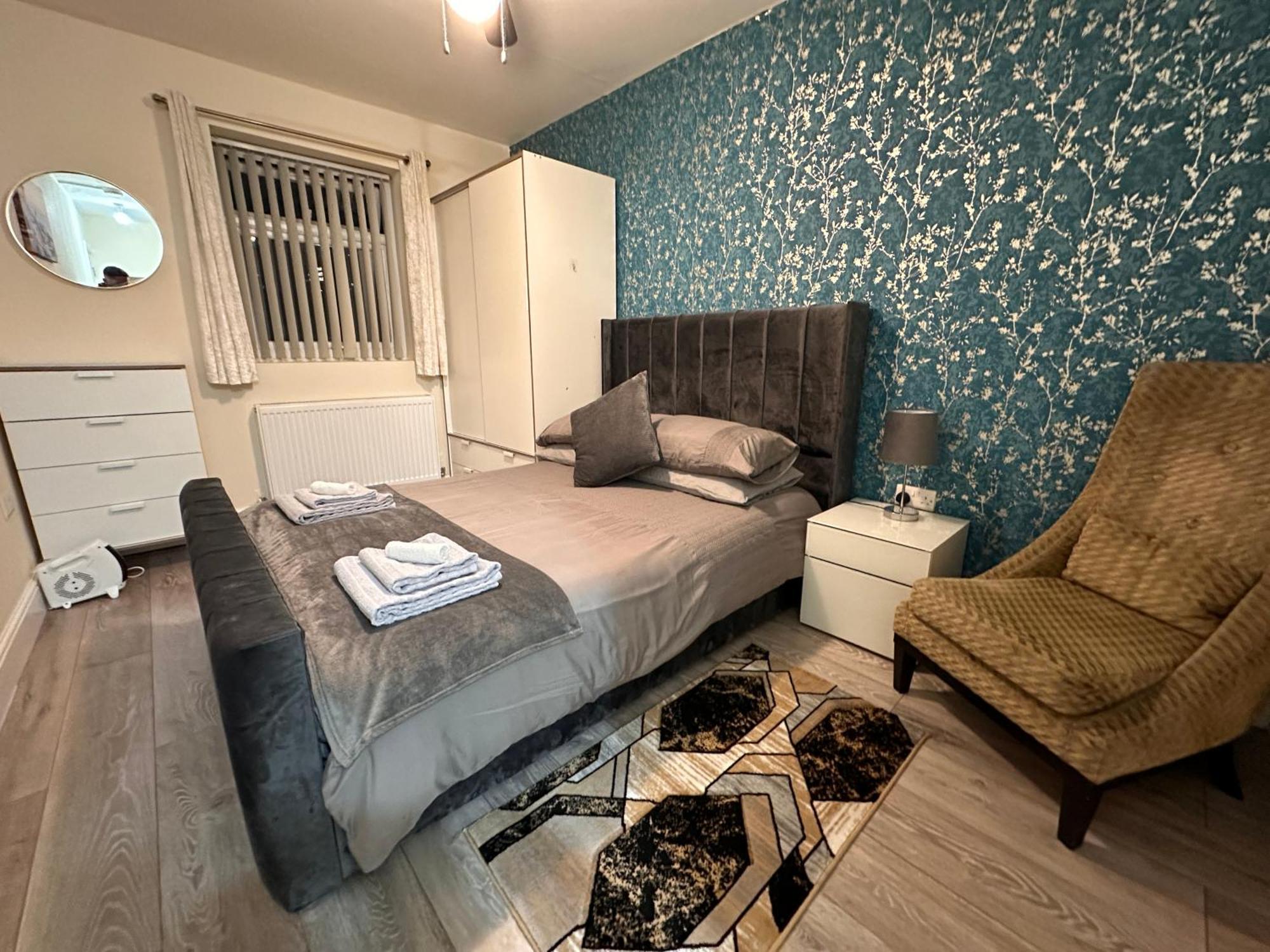 5 Bed 5 Bath / Brick Lane E1 *
