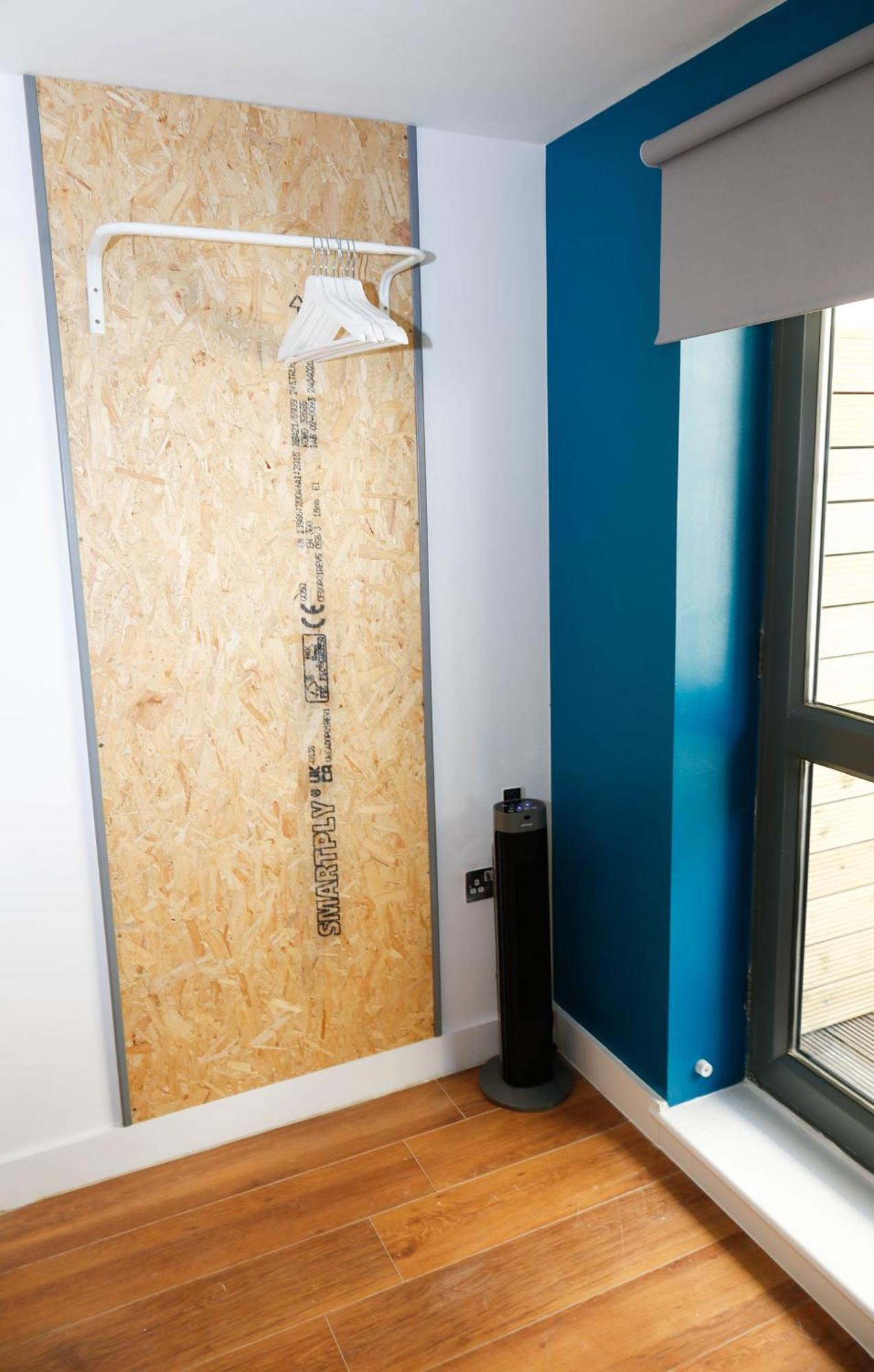 New Luxury In The Heart Of Next To Shops, Cafes, Bars & Metro With Shared Bathrooms Accommodatie bij particulieren Londen