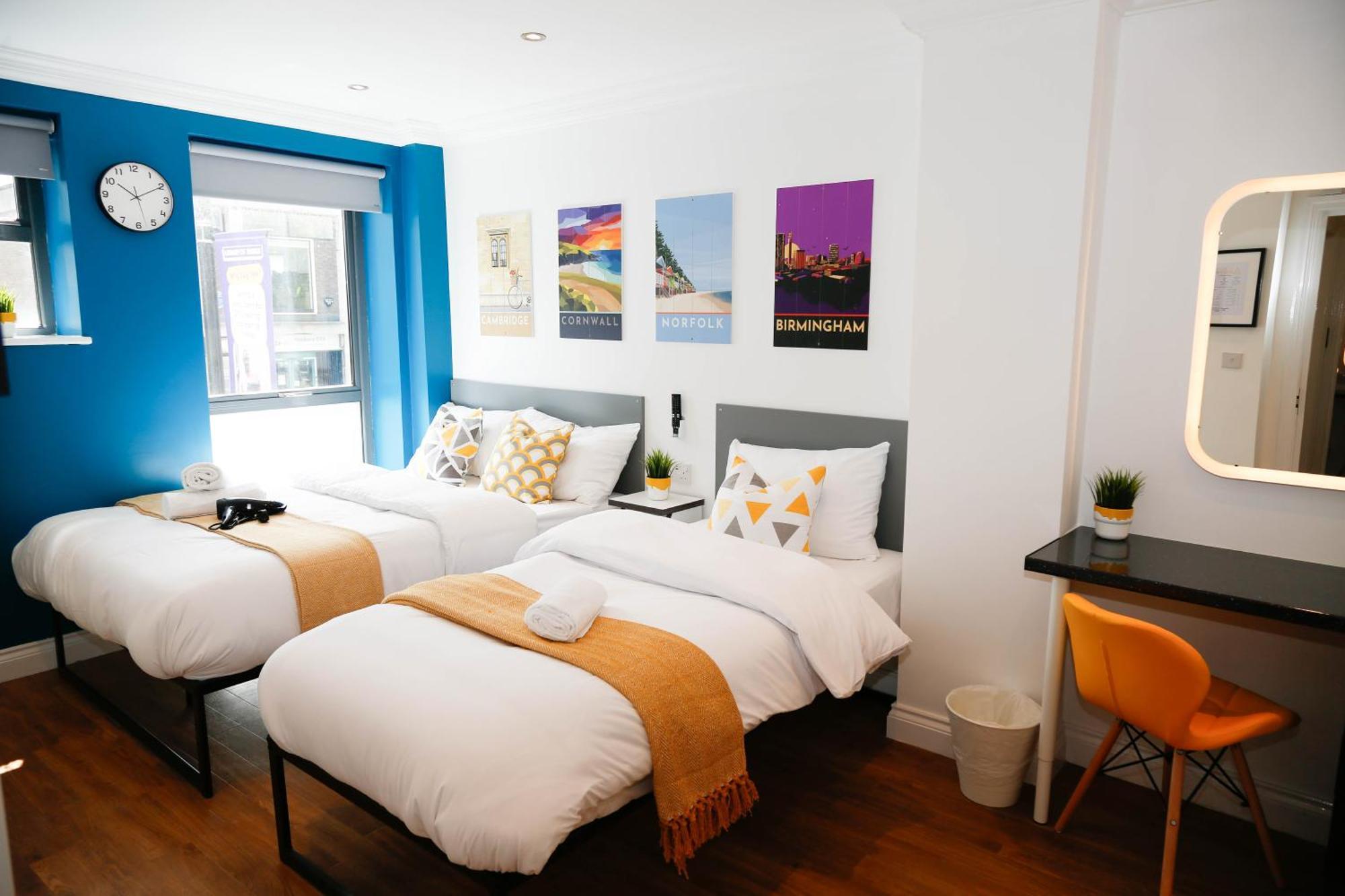 New Luxury In The Heart Of Next To Shops, Cafes, Bars & Metro With Shared Bathrooms Accommodatie bij particulieren Londen