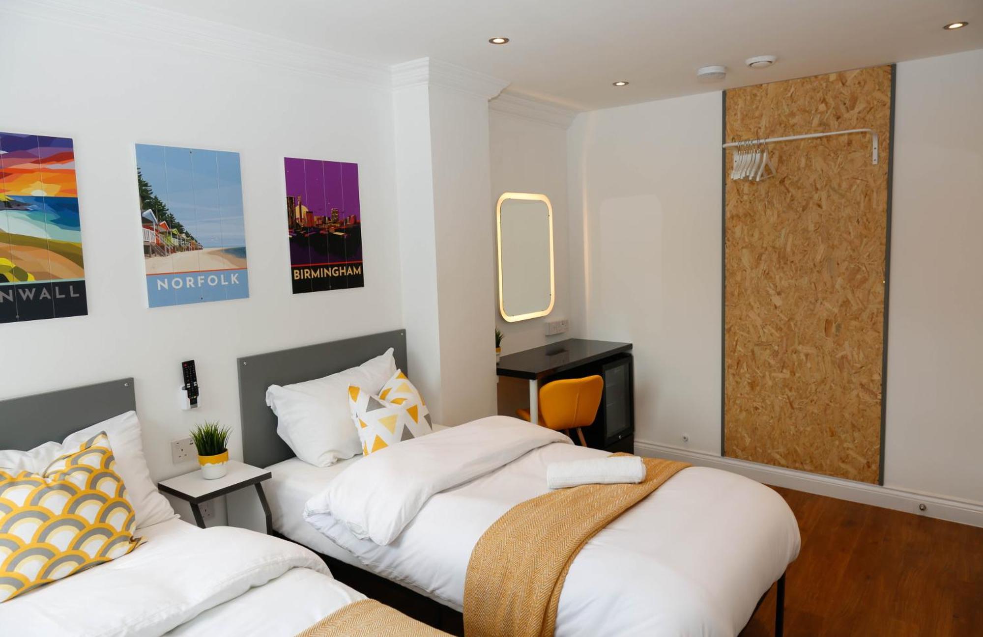 Accommodatie bij particulieren New Luxury In The Heart Of Next To Shops, Cafes, Bars & Metro With Shared Bathrooms Londen