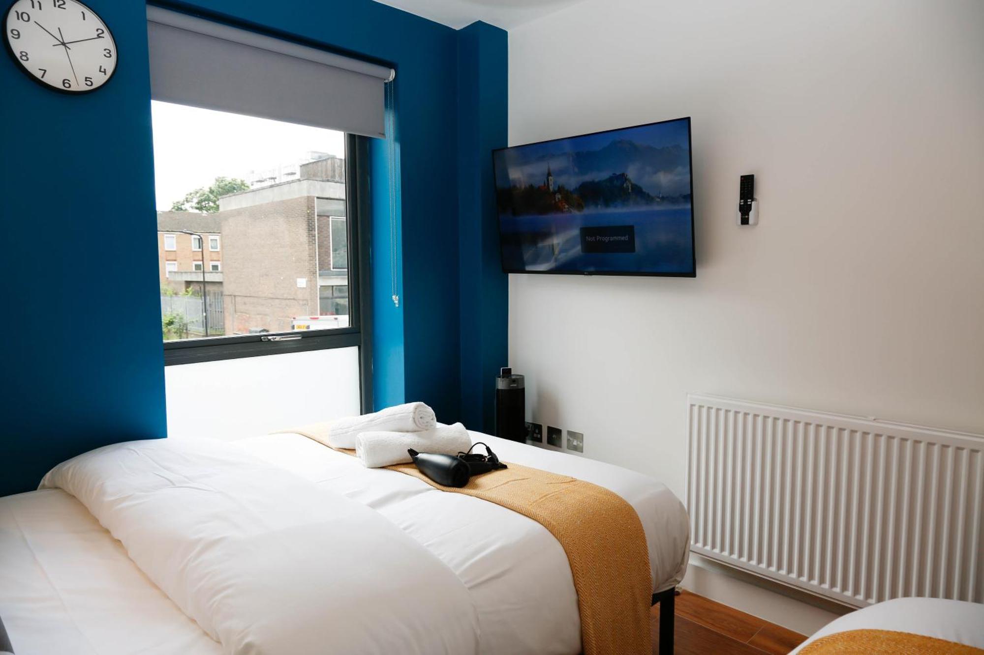 Accommodatie bij particulieren New Luxury In The Heart Of Next To Shops, Cafes, Bars & Metro With Shared Bathrooms Londen