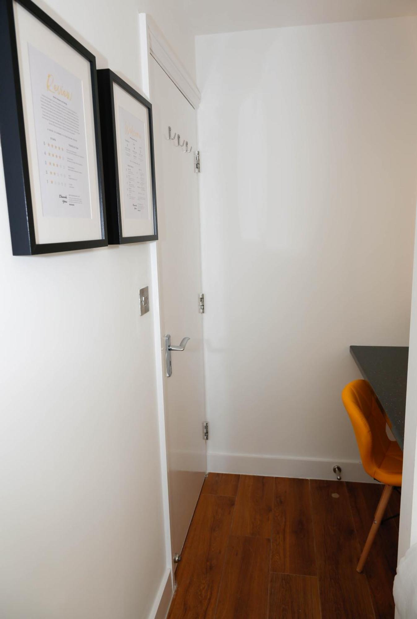 New Luxury In The Heart Of Next To Shops, Cafes, Bars & Metro With Shared Bathrooms Accommodatie bij particulieren