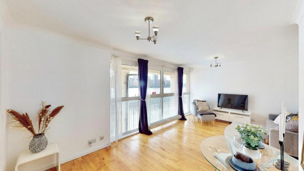 85 Tivoli Court, Rotherhithe Street, London, Se16 5ud * Londen