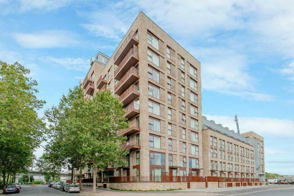 Escape - Royal Wharf