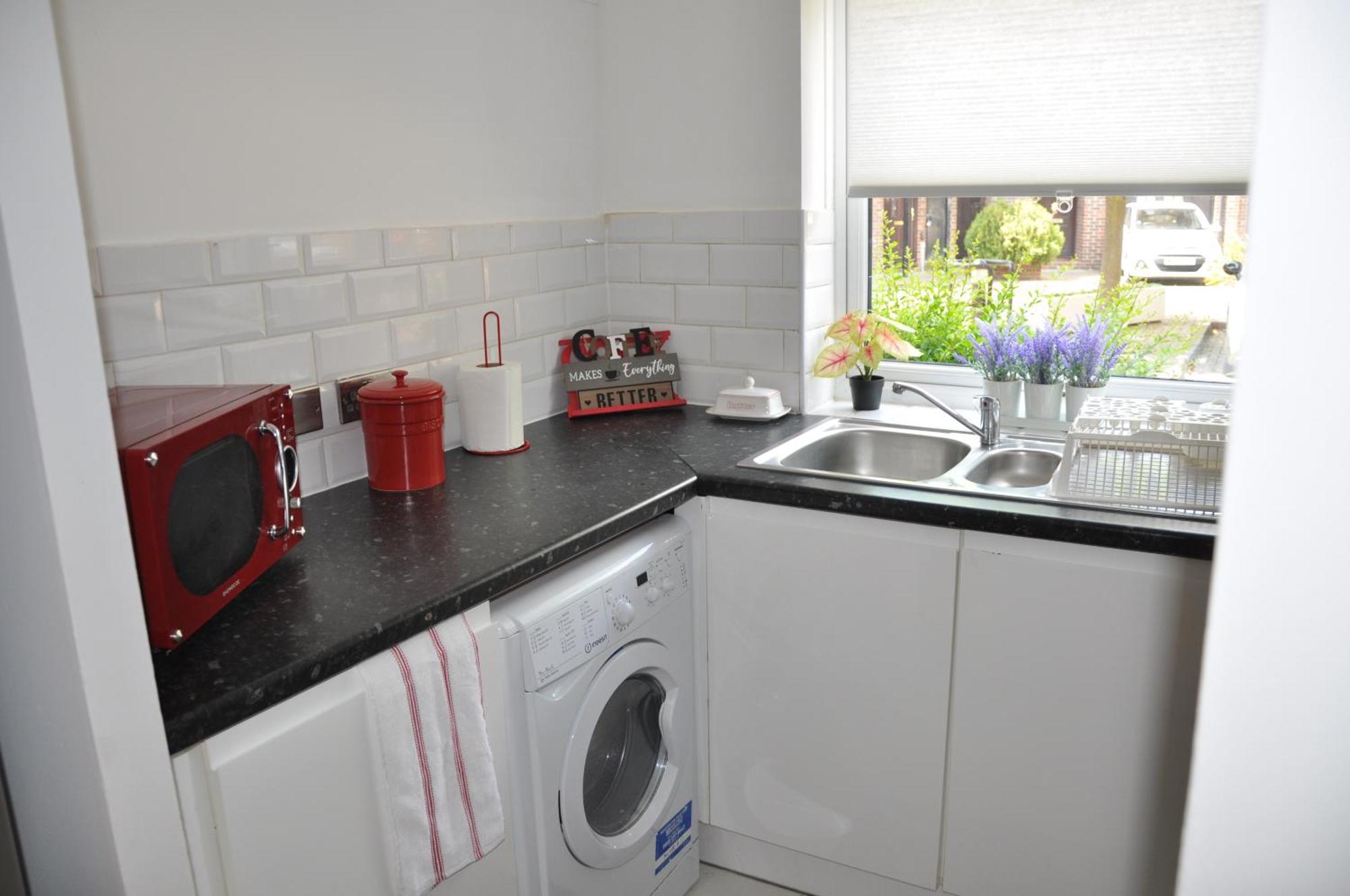 Modern Ground Floor In Canary Wharf, Free Parking *