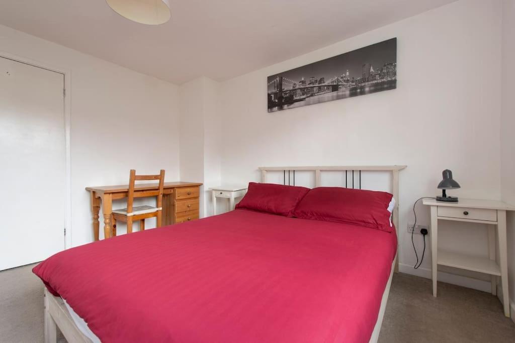 Casa de férias Lovely 2-bed 15 Minutes To